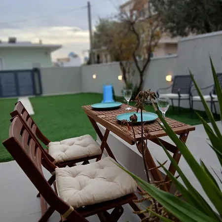 Angelouda's Sunny Garden - Center *