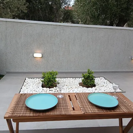 Angelouda's Sunny Garden - Center *