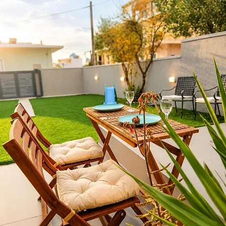 Angelouda's Sunny Garden - Center *