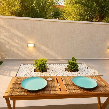 Angelouda's Sunny Garden - Center *